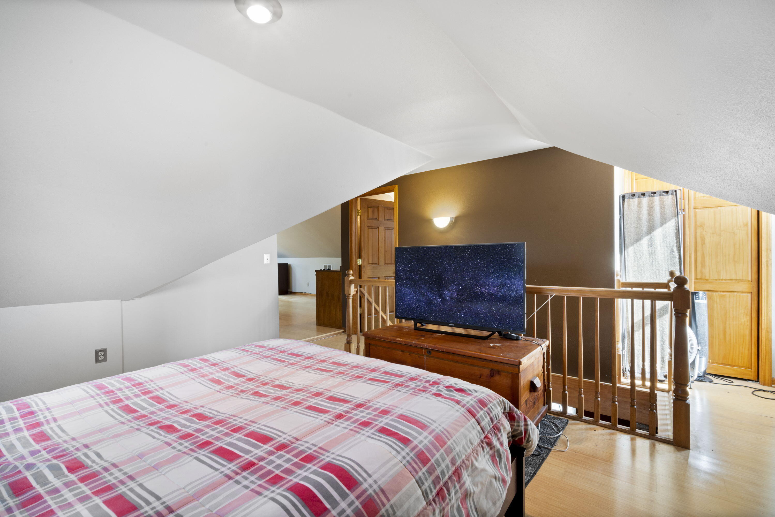 Milwaukee, Wisconsin, 53202, United States, 3 Bedrooms Bedrooms, ,3 BathroomsBathrooms,Residential,For Sale,1982792