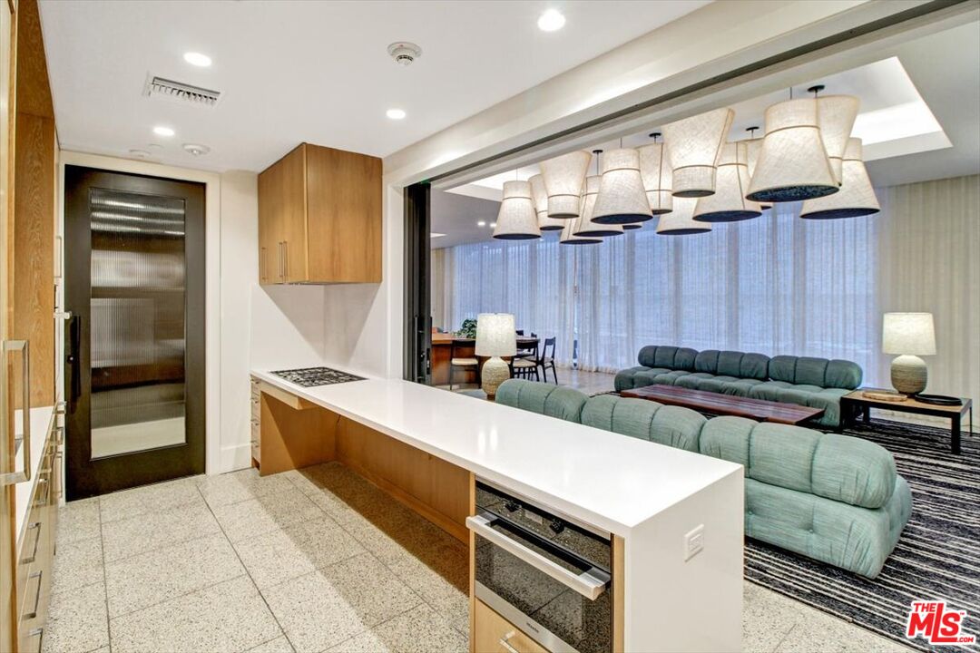 Los Angeles, California, 90024, United States, 2 Bedrooms Bedrooms, ,2 BathroomsBathrooms,Residential,For Sale,1940220