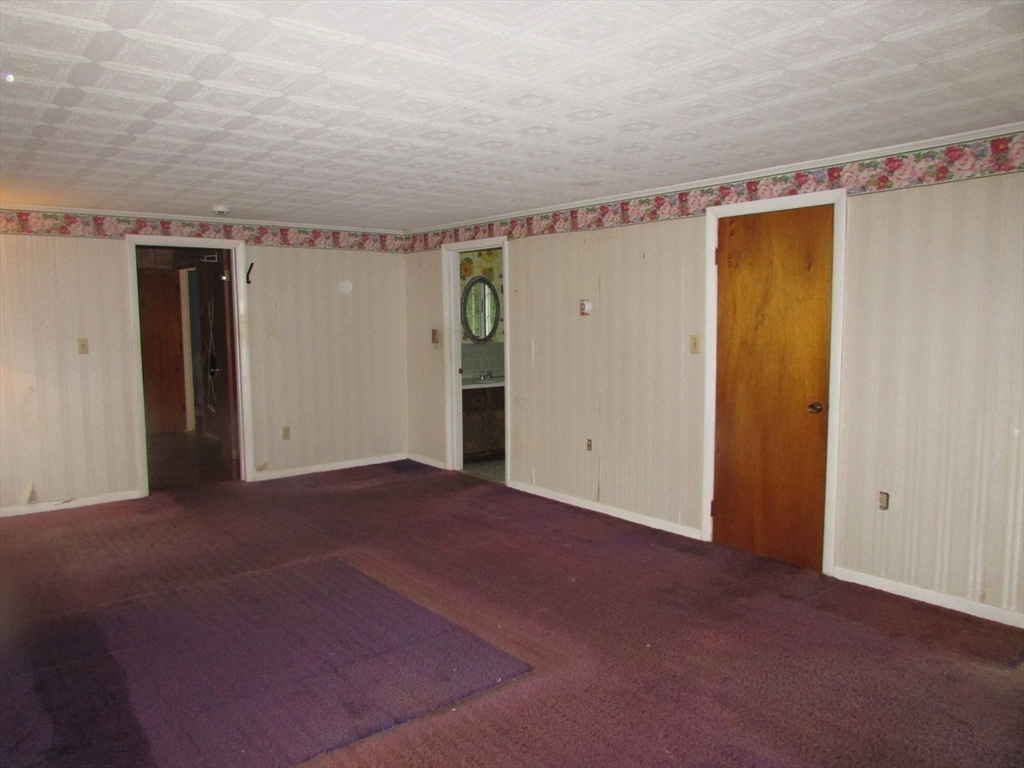 Attleboro, Massachusetts, 02703, United States, 4 Bedrooms Bedrooms, ,4 BathroomsBathrooms,Residential,For Sale,1974370