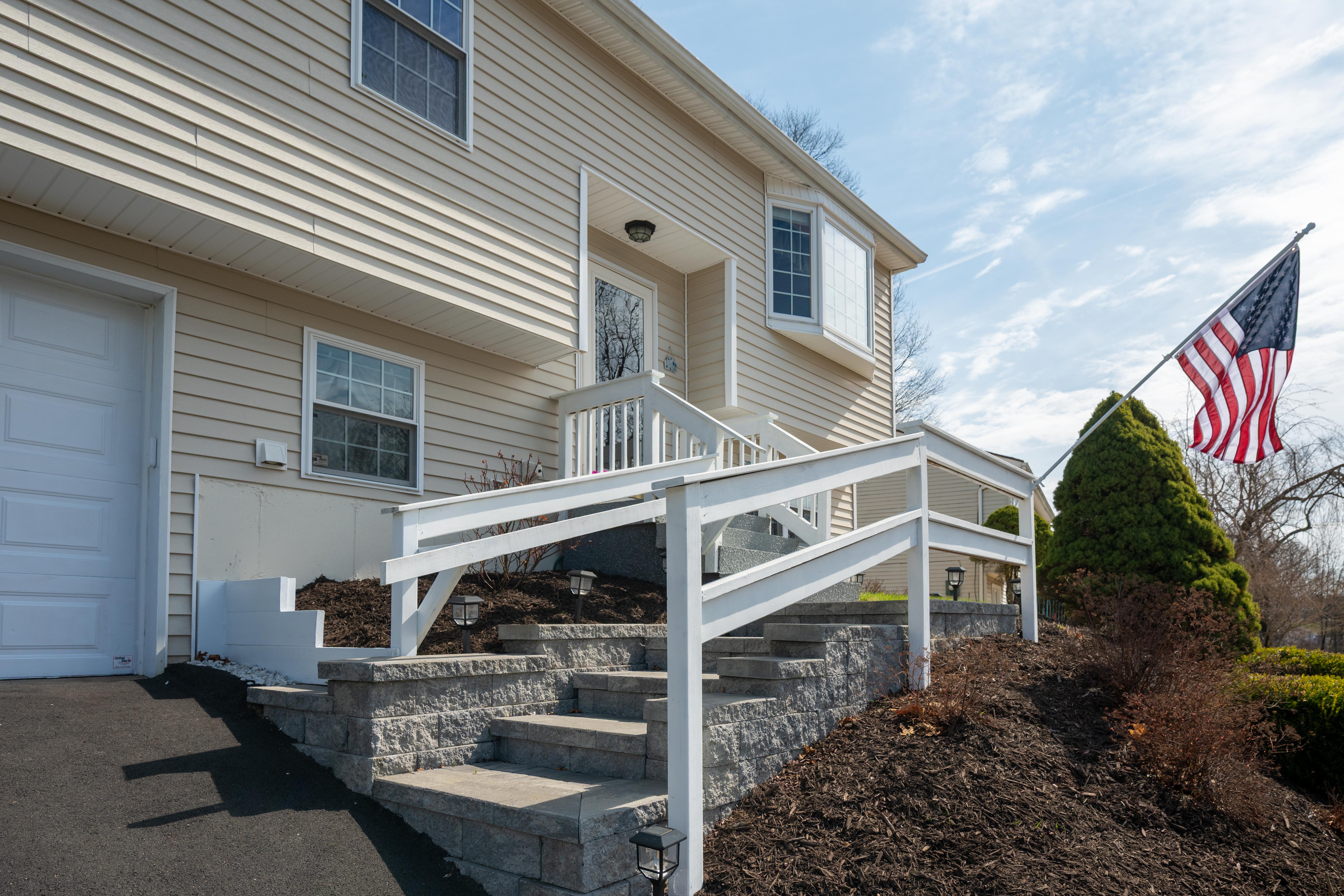  Beautifully Maintained Home - 物件實景