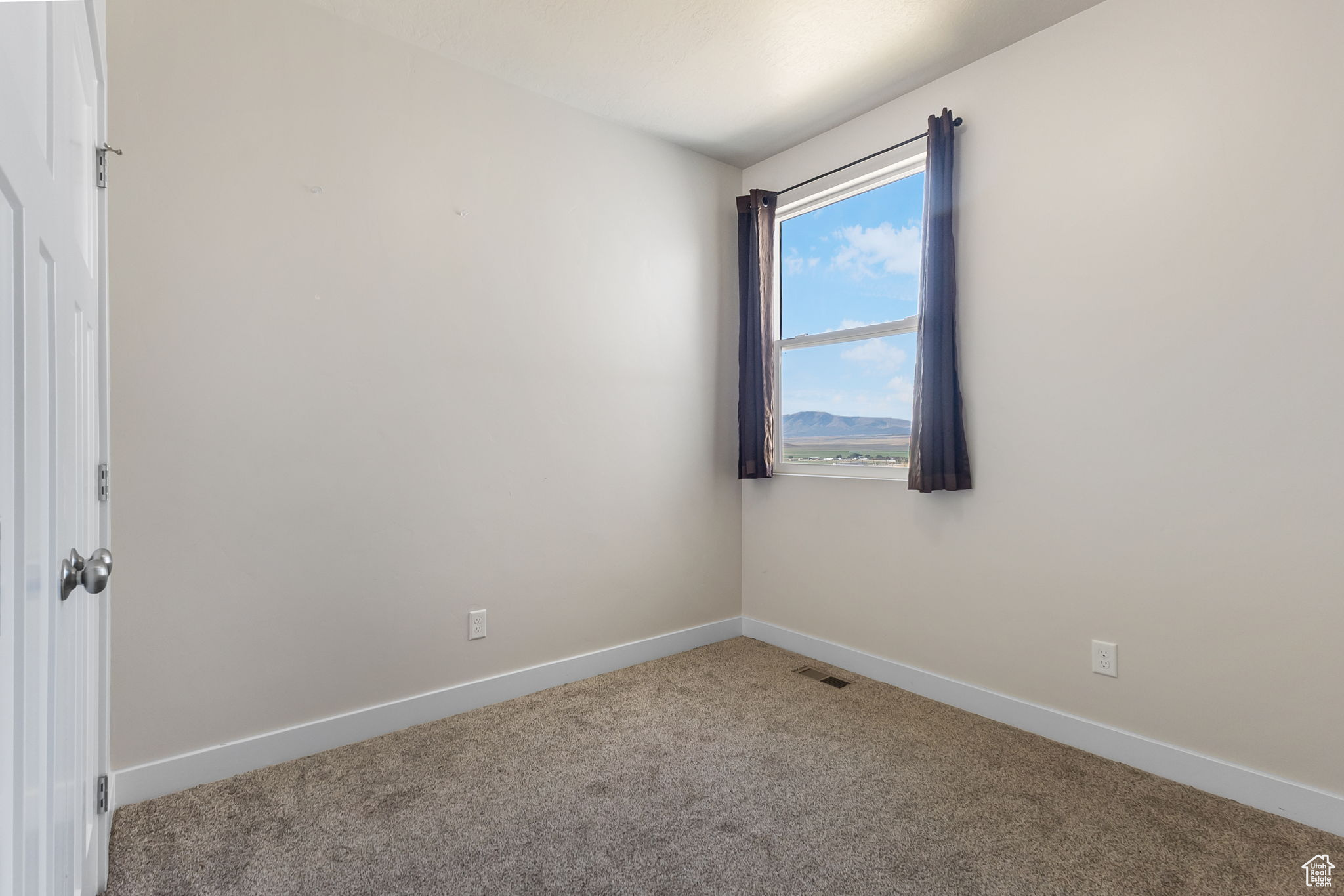 Stockton, Utah, 84071, United States, 3 Bedrooms Bedrooms, ,3 BathroomsBathrooms,Residential,For Sale,1927433