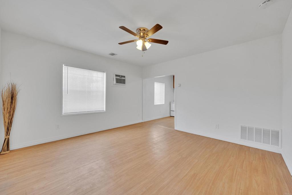 Spring Valley, California, 91977, United States, 6 Bedrooms Bedrooms, ,4 BathroomsBathrooms,Residential,For Sale,1996017