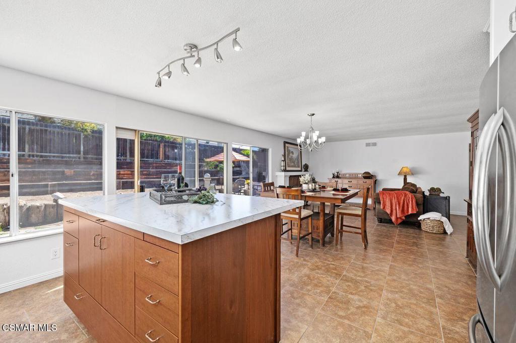 Simi Valley, California, 93065, United States, 3 Bedrooms Bedrooms, ,2 BathroomsBathrooms,Residential,For Sale,1960953