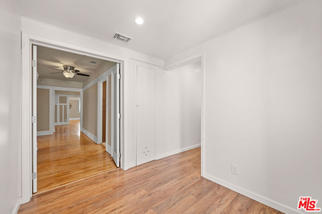 Inglewood, California, 90301, United States, 4 Bedrooms Bedrooms, ,Residential,For Sale,1993499