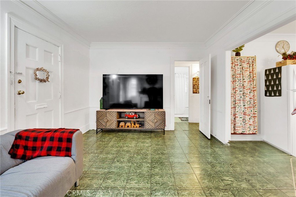 Los Angeles, California, 90044, United States, 3 Bedrooms Bedrooms, ,2 BathroomsBathrooms,Residential,For Sale,1931570