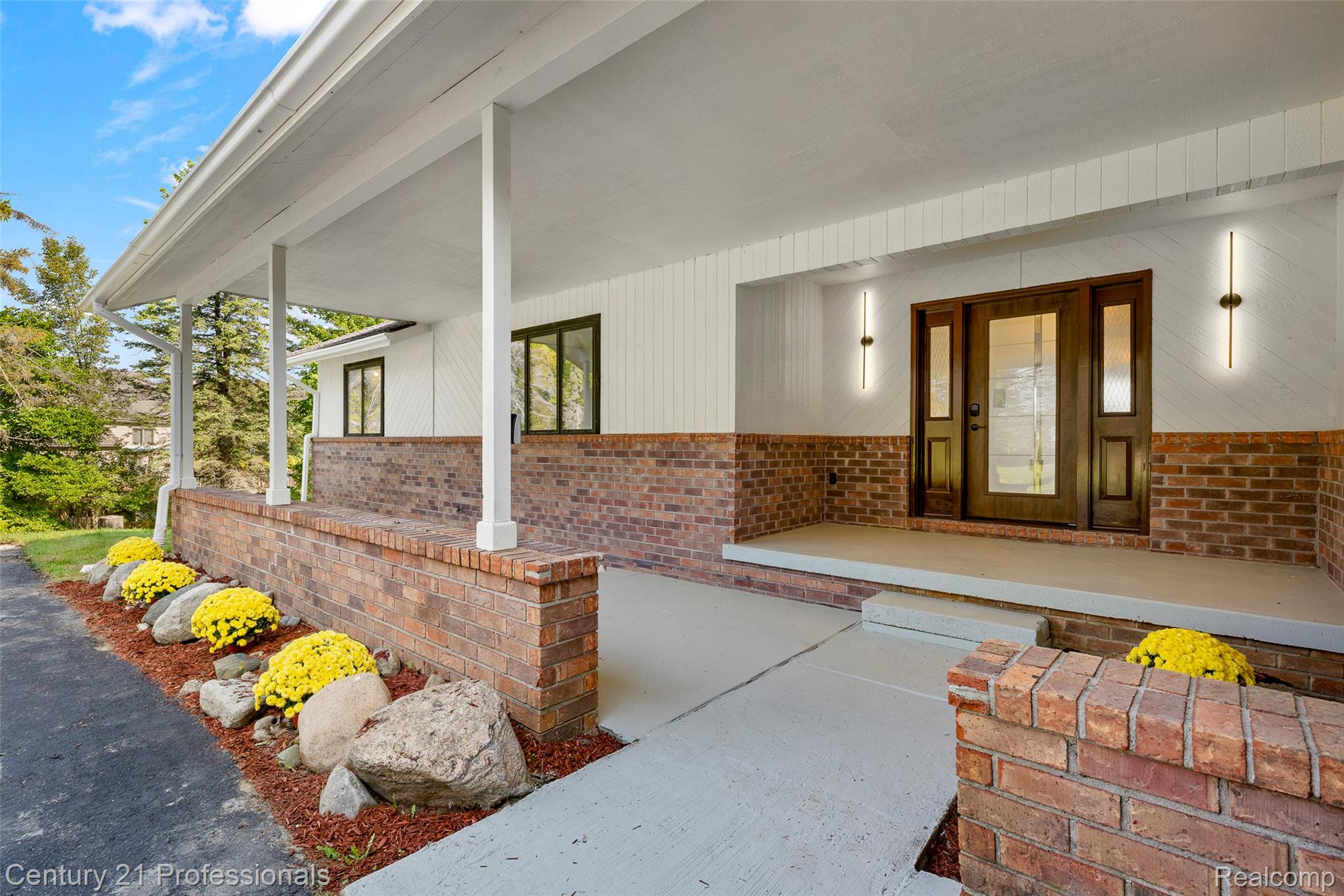 Davisburg, Michigan, 48350, United States, 5 Bedrooms Bedrooms, ,4 BathroomsBathrooms,Residential,For Sale,1982233