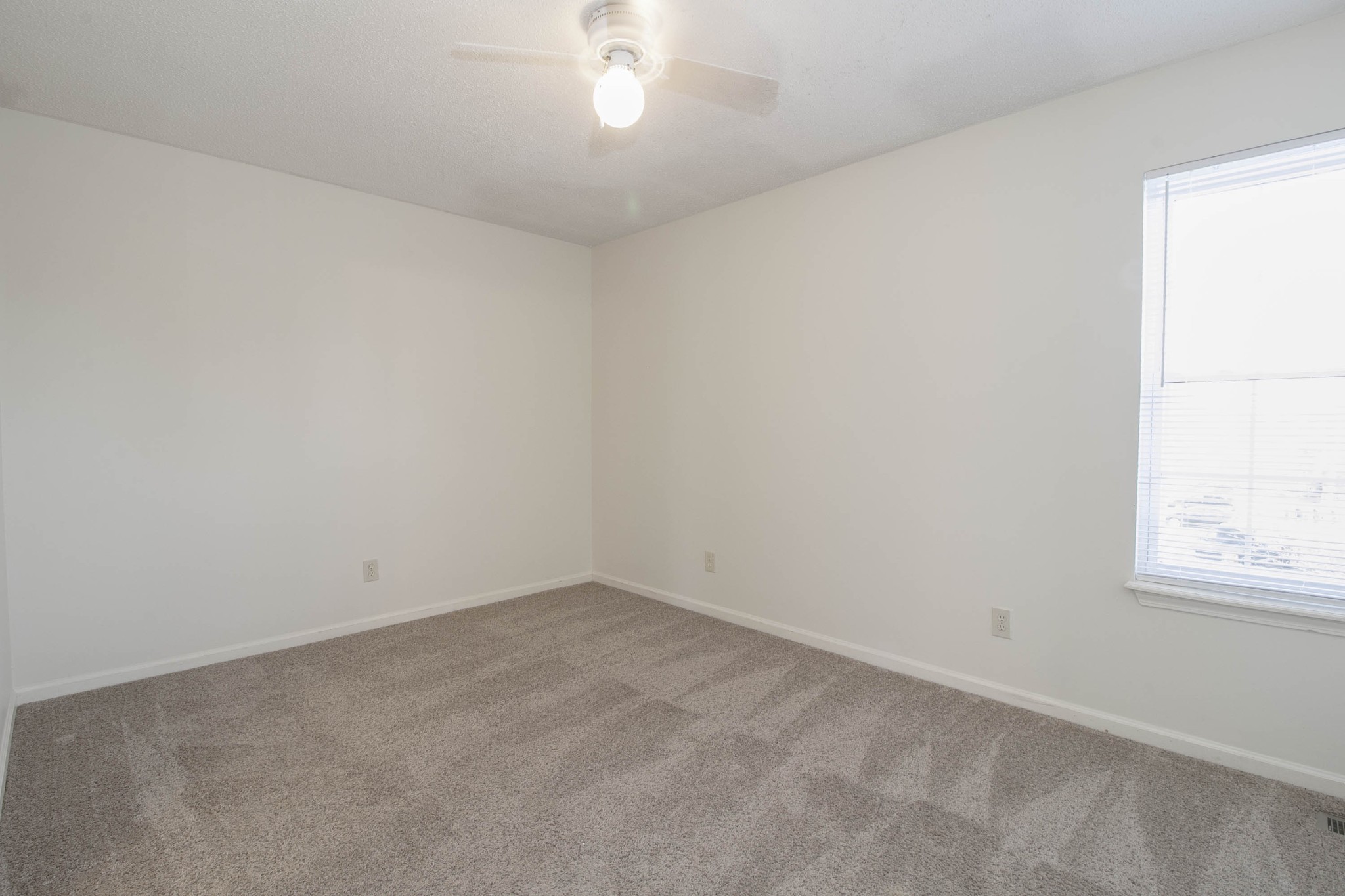 Clarksville, Tennessee, 37042, United States, ,Residential,For Sale,1943496