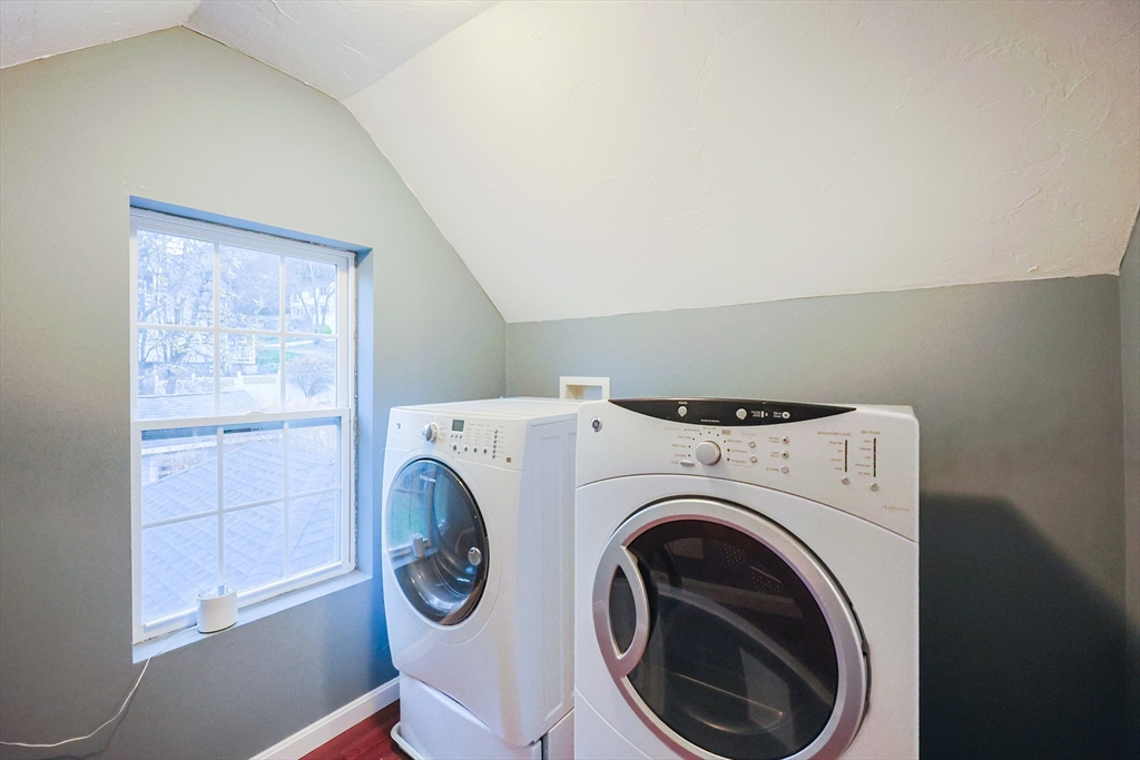 Worcester, Massachusetts, 01606, United States, 3 Bedrooms Bedrooms, ,4 BathroomsBathrooms,Residential,For Sale,1992890