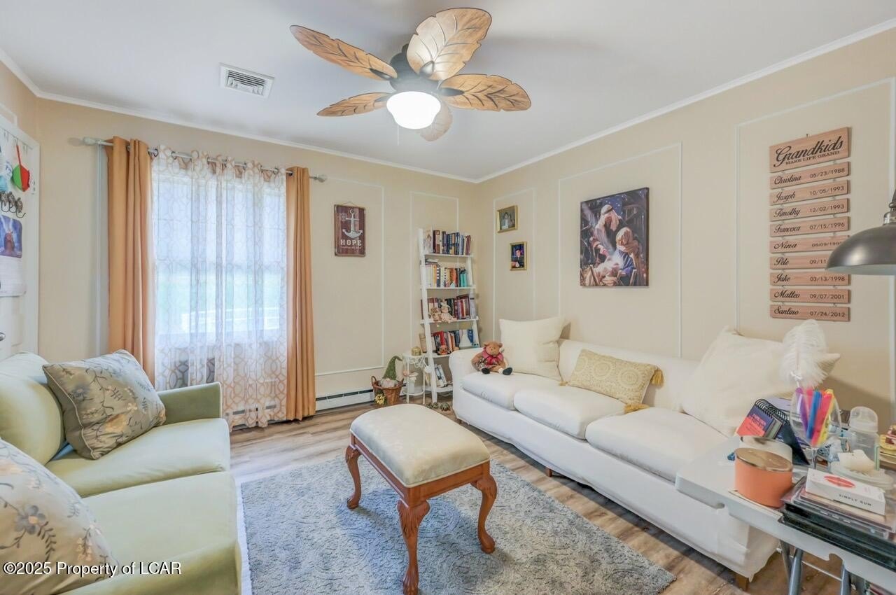 Sugarloaf, Pennsylvania, 18249, United States, 4 Bedrooms Bedrooms, ,3 BathroomsBathrooms,Residential,For Sale,1996756