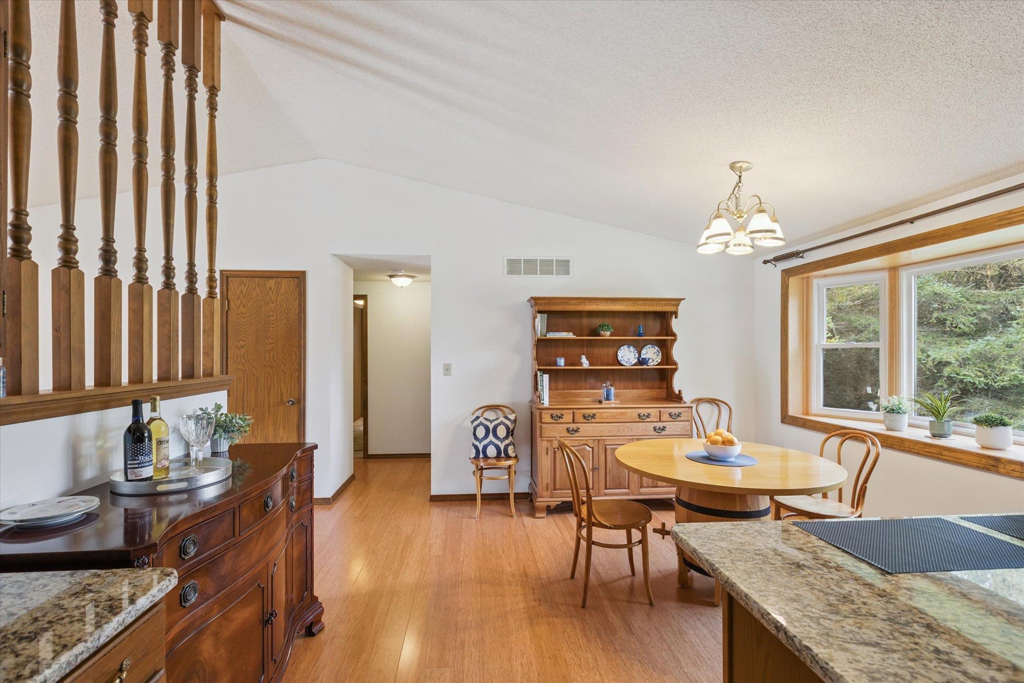 Midland, Michigan, 48640, United States, 3 Bedrooms Bedrooms, ,3 BathroomsBathrooms,Residential,For Sale,1975279