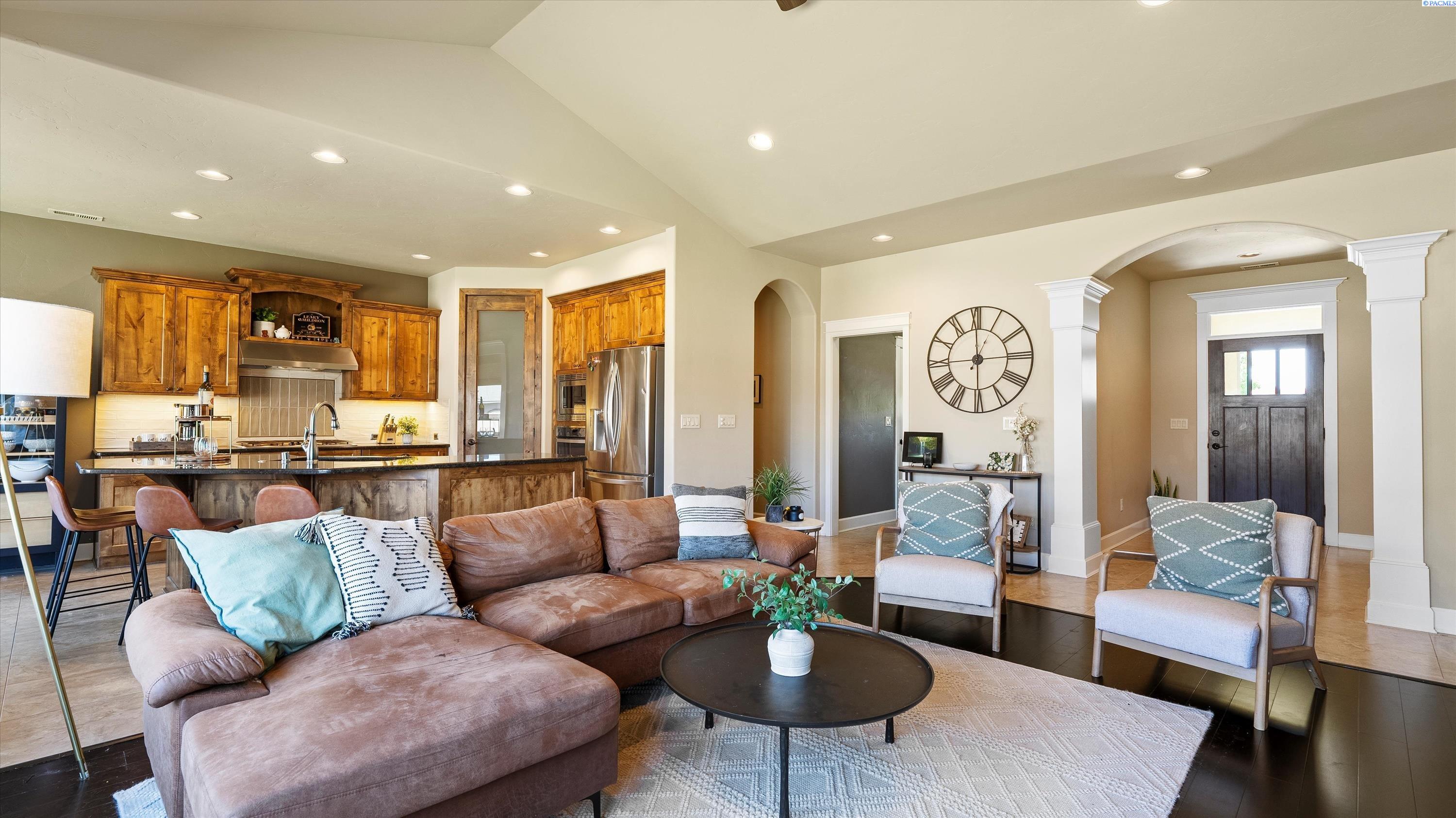 Richland, Washington, 99354, United States, 3 Bedrooms Bedrooms, ,2 BathroomsBathrooms,Residential,For Sale,1896289