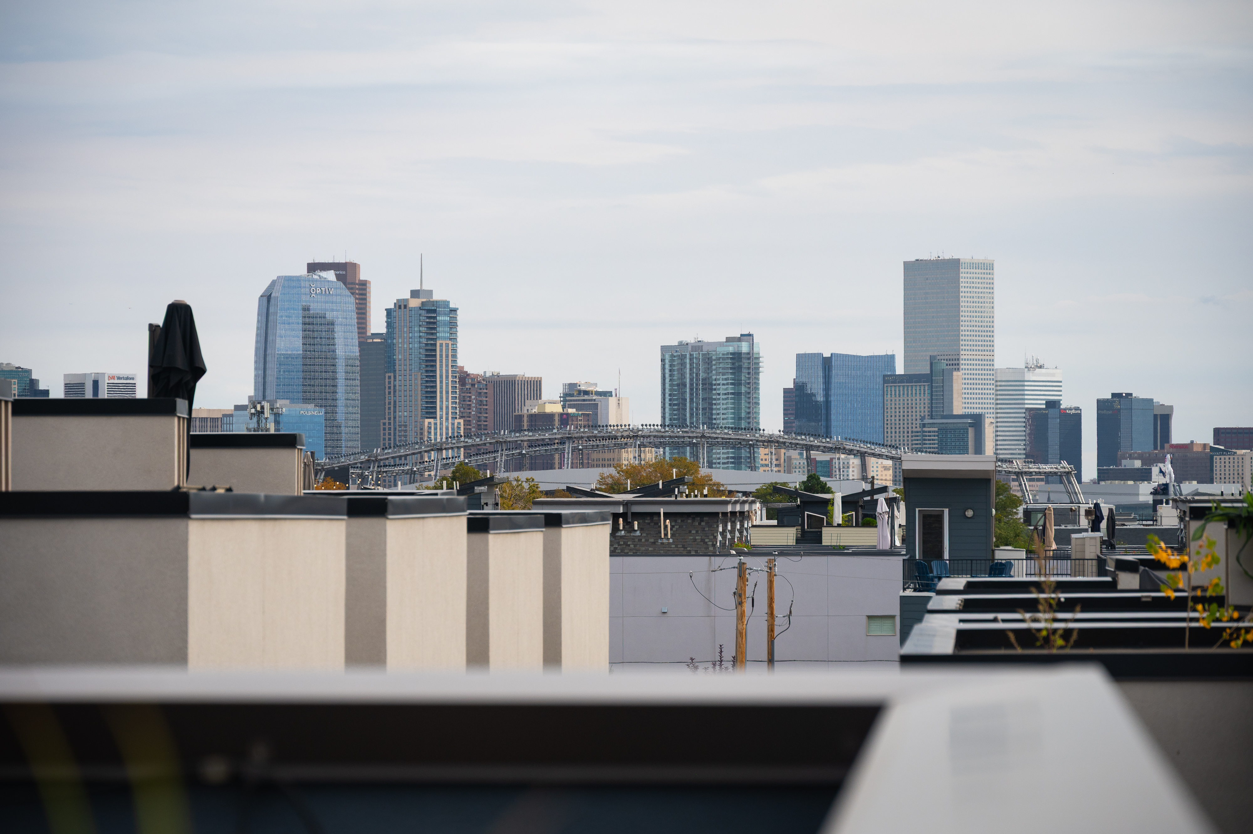  Beautifully Maintained Corner-Unit Townhome with Rooftop Views - 物件實景