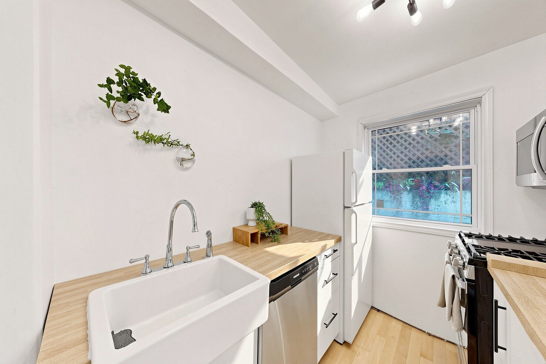  Updated Two-Storey Home - 物件實景