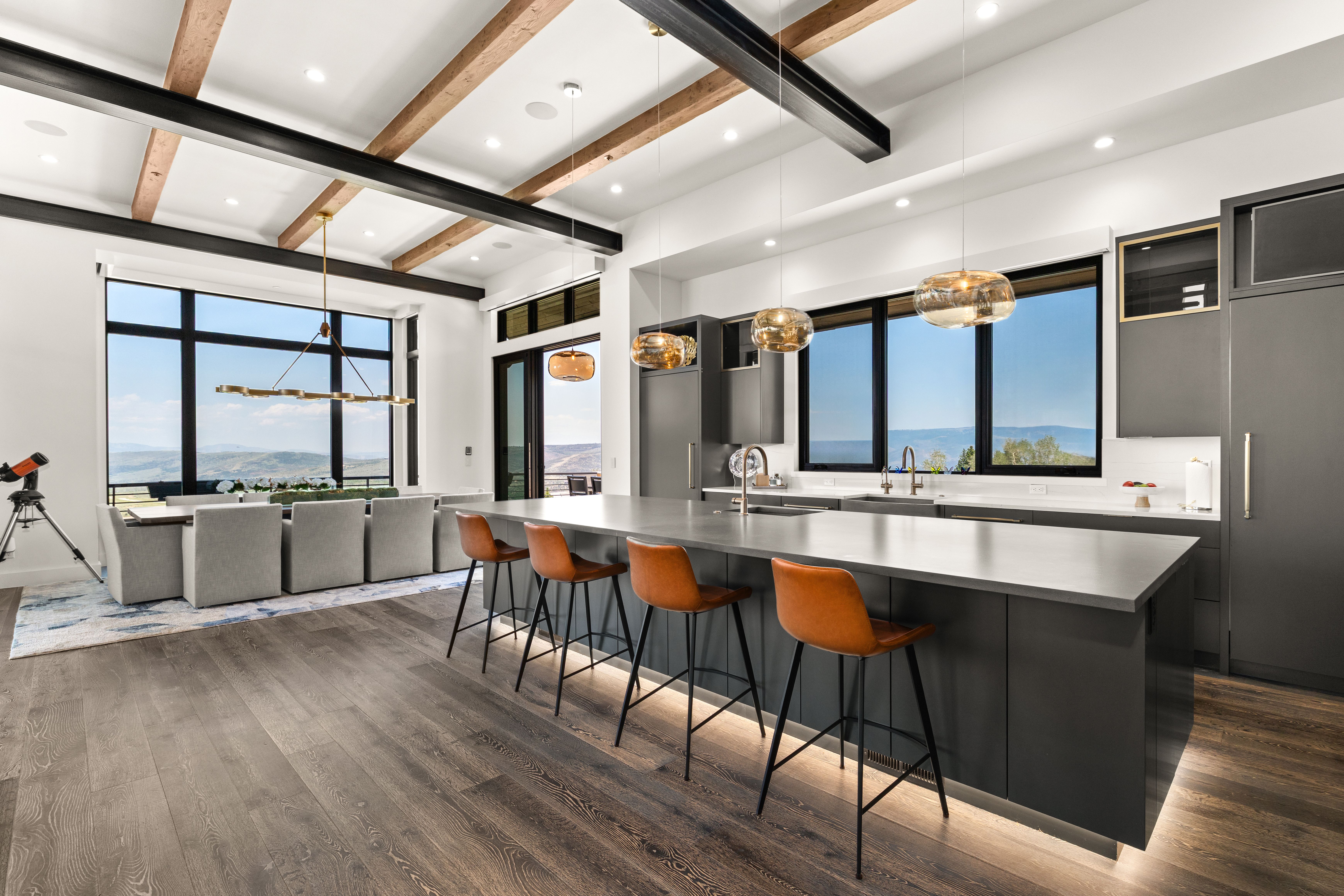  Designed to Embrace Both Grand Entertaining and Everyday Mountain Living - 物件實景