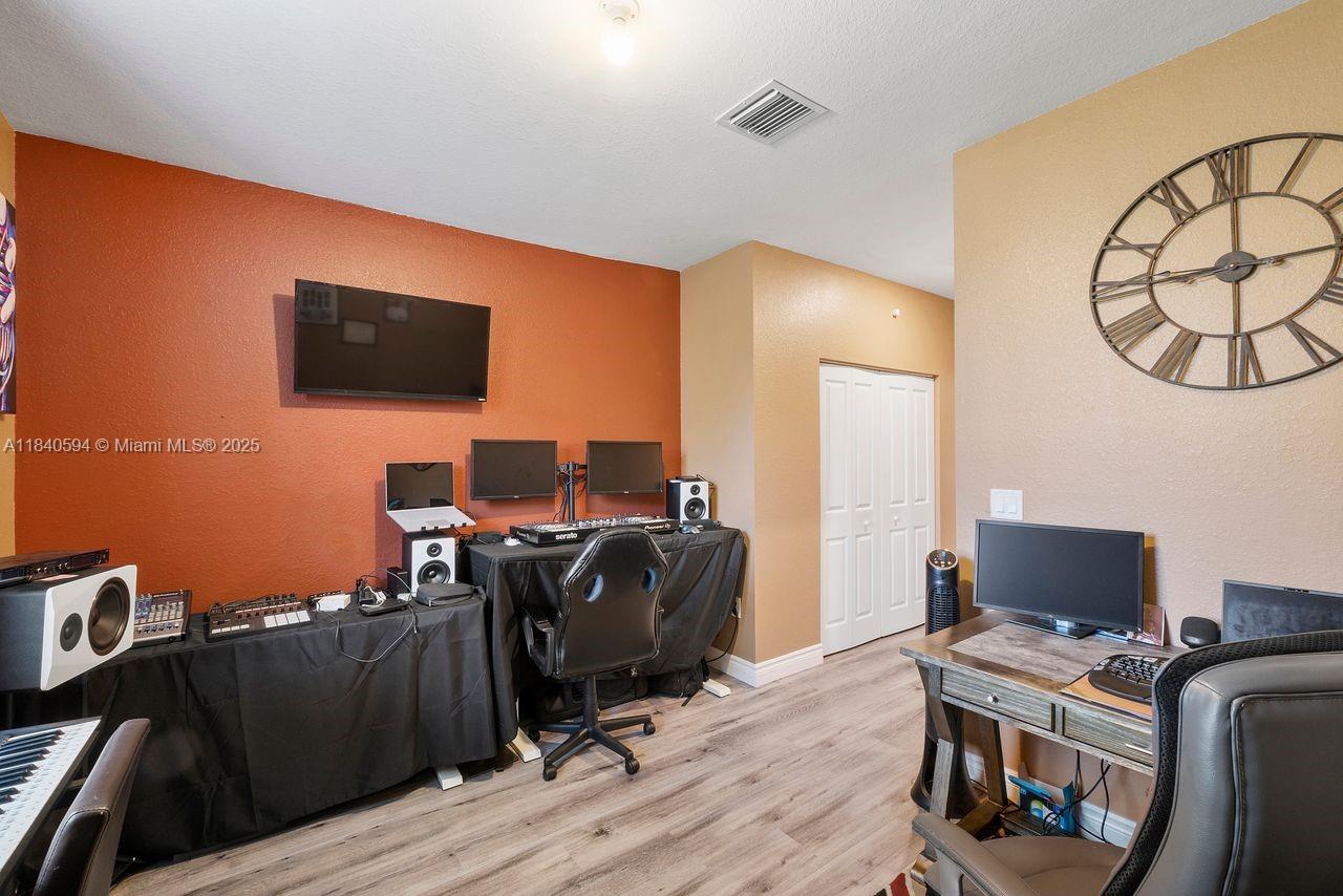 Homestead, Florida, 33032, United States, 5 Bedrooms Bedrooms, ,4 BathroomsBathrooms,Residential,For Sale,1896086
