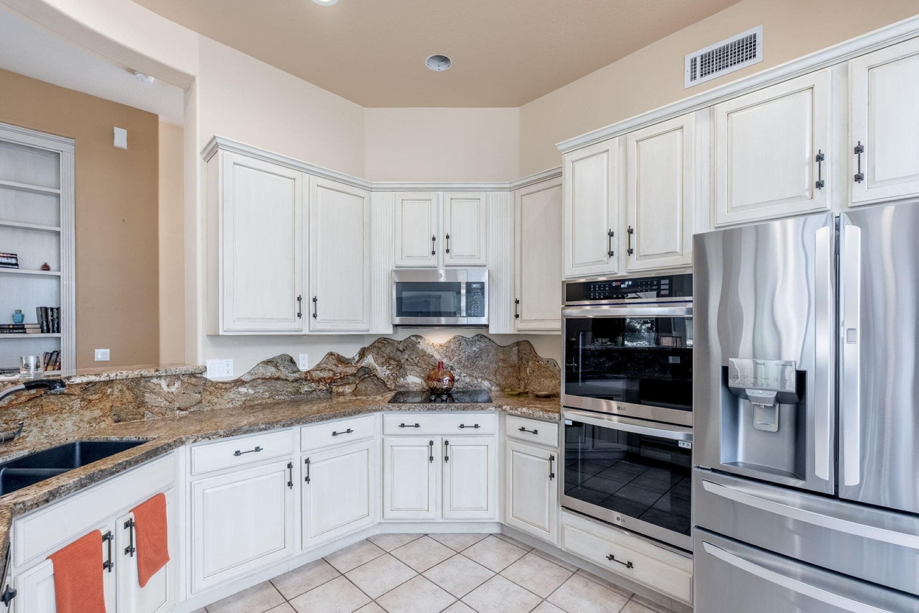  15618 E Cactus Drive  Fountain Hills, AZ - 物件實景