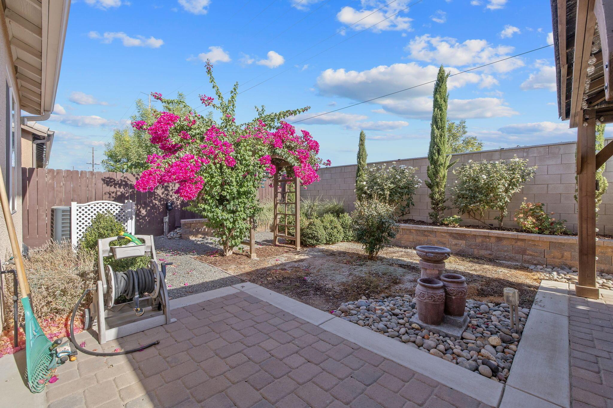 Visalia, California, 93291, United States, 4 Bedrooms Bedrooms, ,2 BathroomsBathrooms,Residential,For Sale,1927793