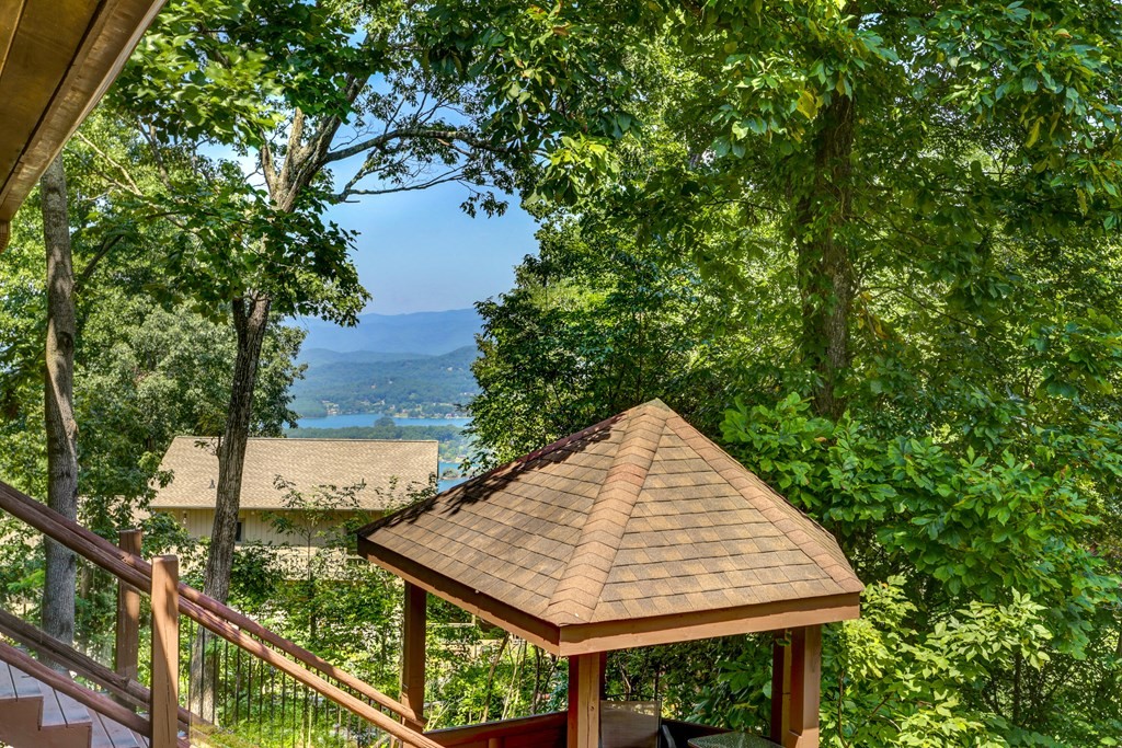 Hayesville, North Carolina, 28904, United States, 3 Bedrooms Bedrooms, ,5 BathroomsBathrooms,Residential,For Sale,1931942