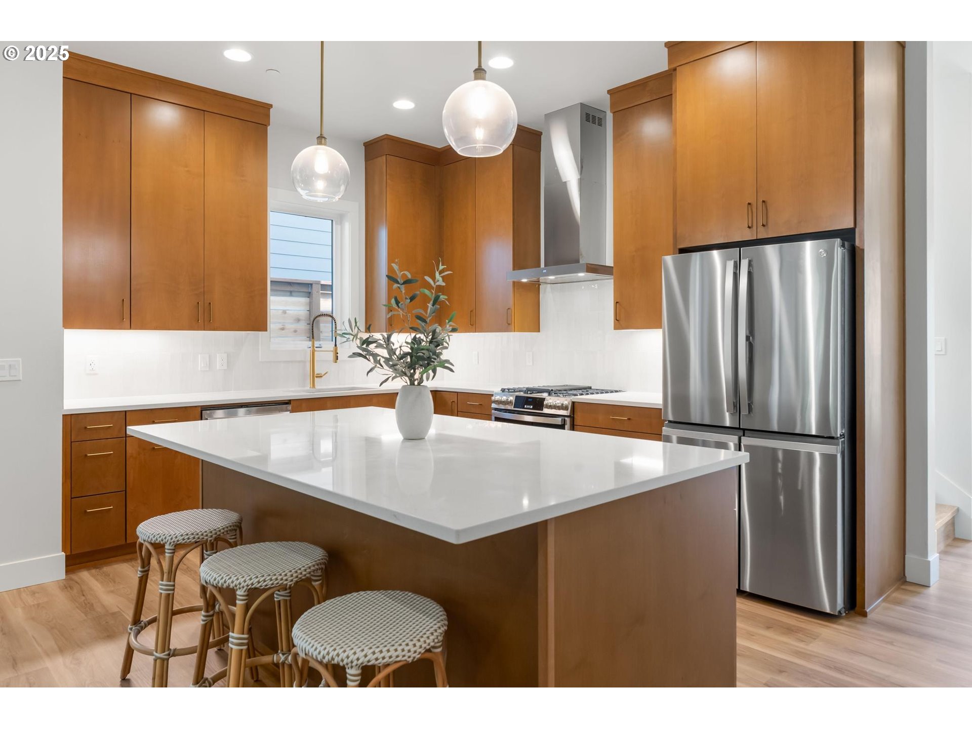Portland, Oregon, 97219, United States, 3 Bedrooms Bedrooms, ,2 BathroomsBathrooms,Residential,For Sale,1699870