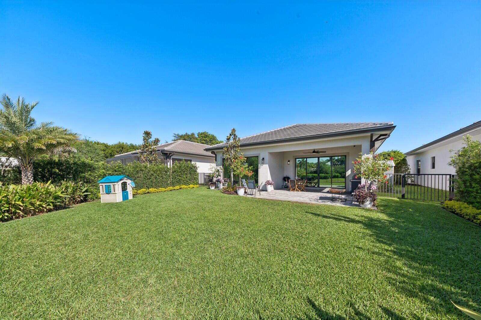 West Palm Beach, Florida, 33401, United States, 3 Bedrooms Bedrooms, ,4 BathroomsBathrooms,Residential,For Sale,1745907