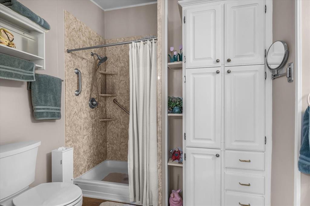 Weatherford, Texas, 76087, United States, 3 Bedrooms Bedrooms, ,2 BathroomsBathrooms,Residential,For Sale,2005705