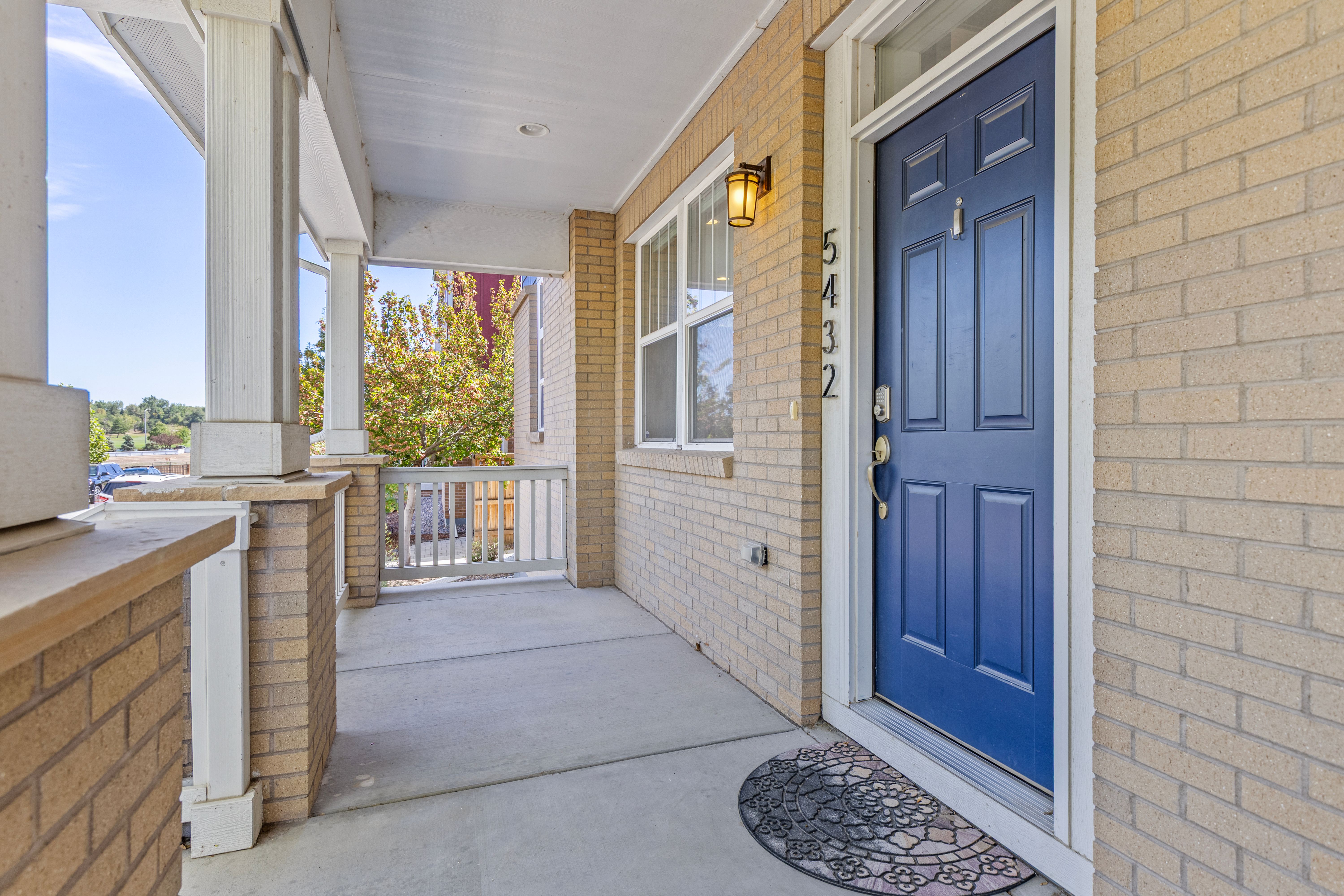  Stunning, Meticulously Cared-For Residence in Coveted Hyland Village Community - 物件實景