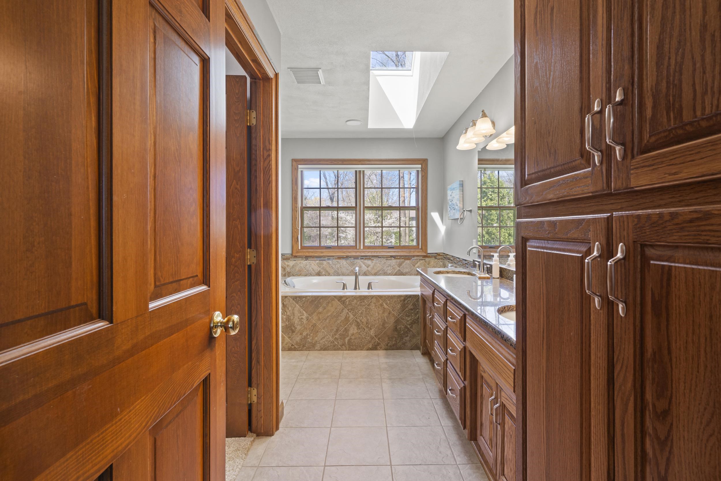 Appleton, Wisconsin, 54915, United States, 4 Bedrooms Bedrooms, ,4 BathroomsBathrooms,Residential,For Sale,1921997