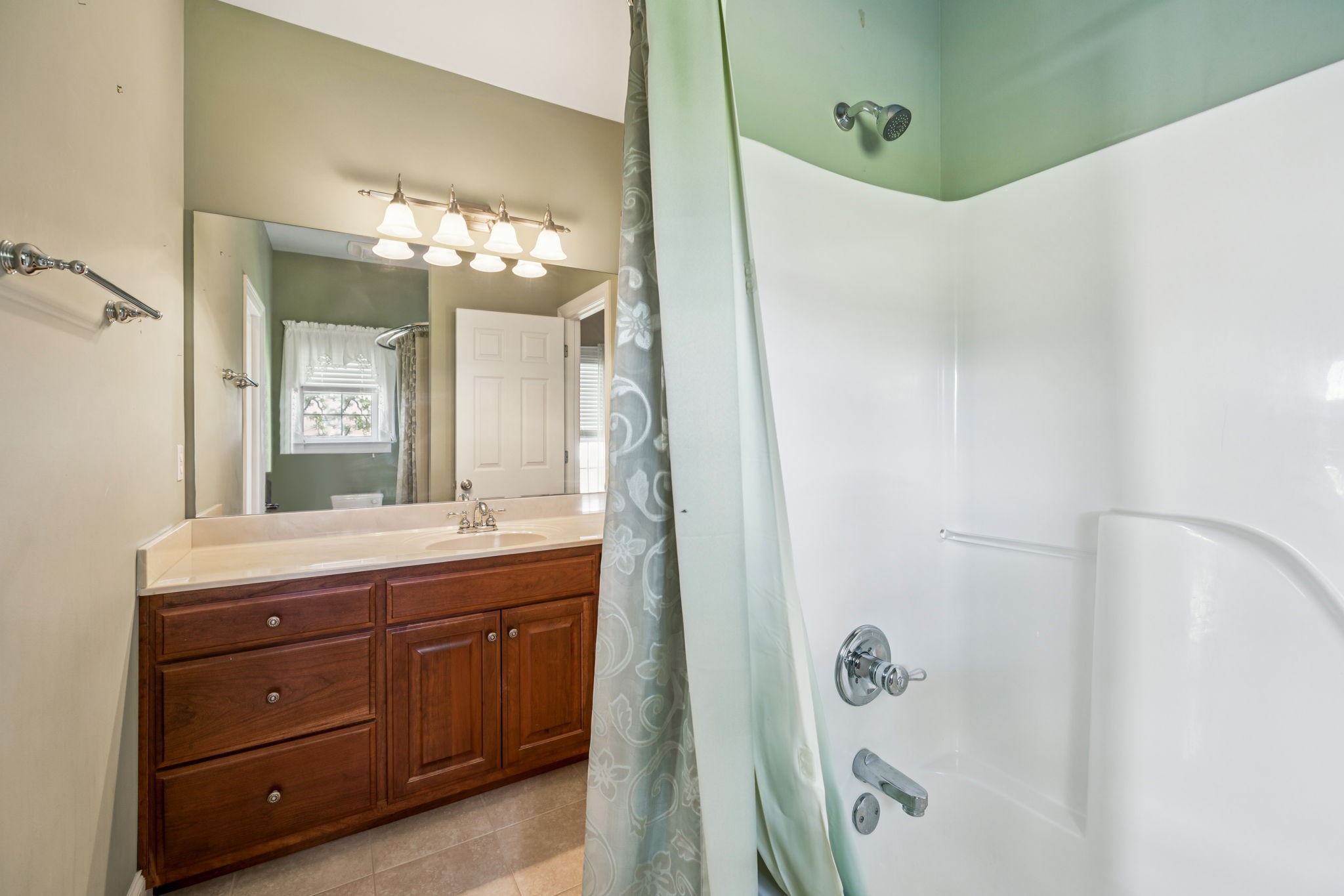 Manchester, Tennessee, 37355, United States, 4 Bedrooms Bedrooms, ,4 BathroomsBathrooms,Residential,For Sale,1937167
