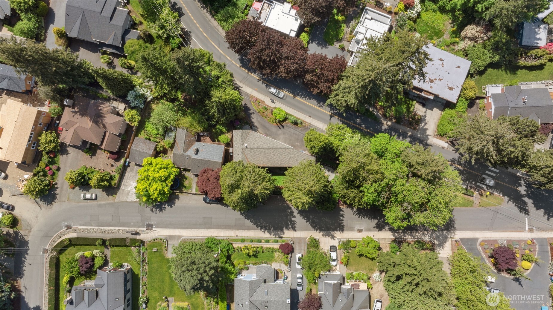 Kirkland, Washington, 98033, United States, 4 Bedrooms Bedrooms, ,2 BathroomsBathrooms,Residential,For Sale,1804621
