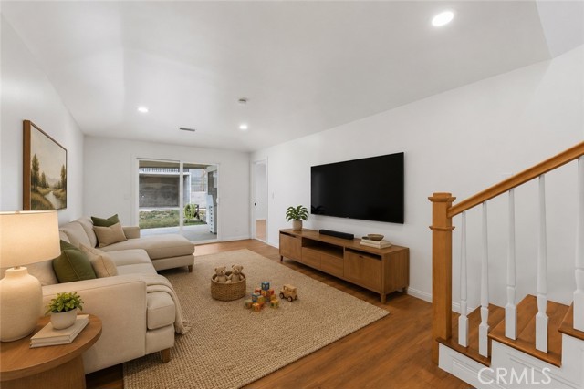 Los Angeles, California, 90043, United States, 3 Bedrooms Bedrooms, ,3 BathroomsBathrooms,Residential,For Sale,2049255