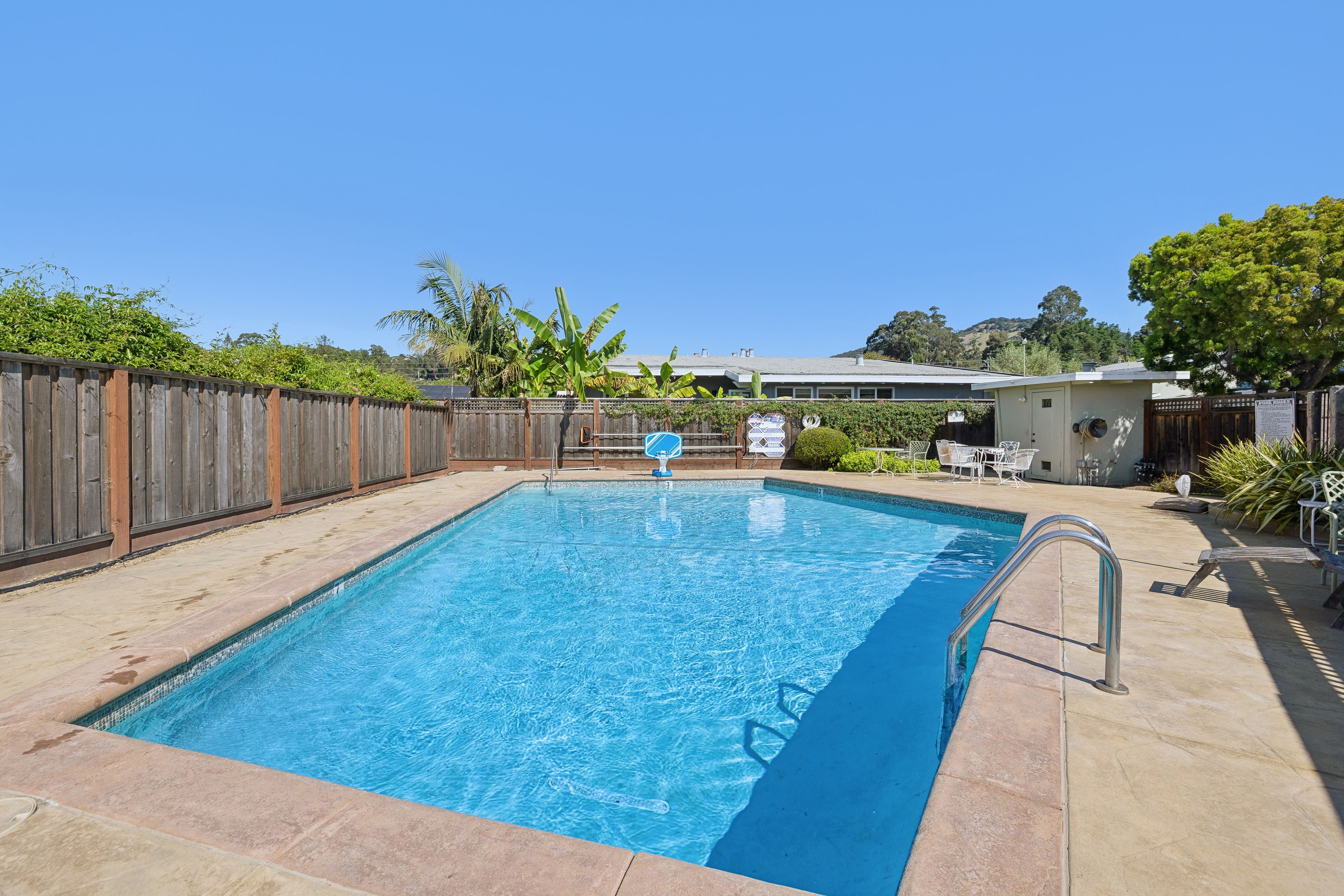  Tastefully Remodeled One-Level Condominium - 物件實景