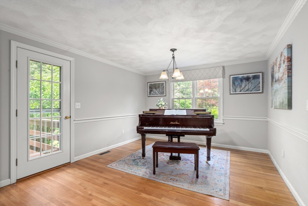 Hopkinton, Massachusetts, 01748, United States, 2 Bedrooms Bedrooms, ,3 BathroomsBathrooms,Residential,For Sale,1875527