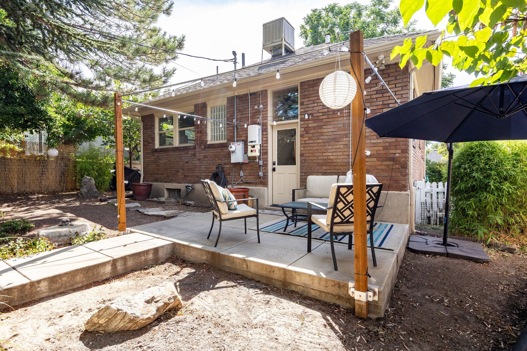  Beautifully Updated Home with 2,074 Sq. Ft. of Living Space, Historic Character - 物件實景