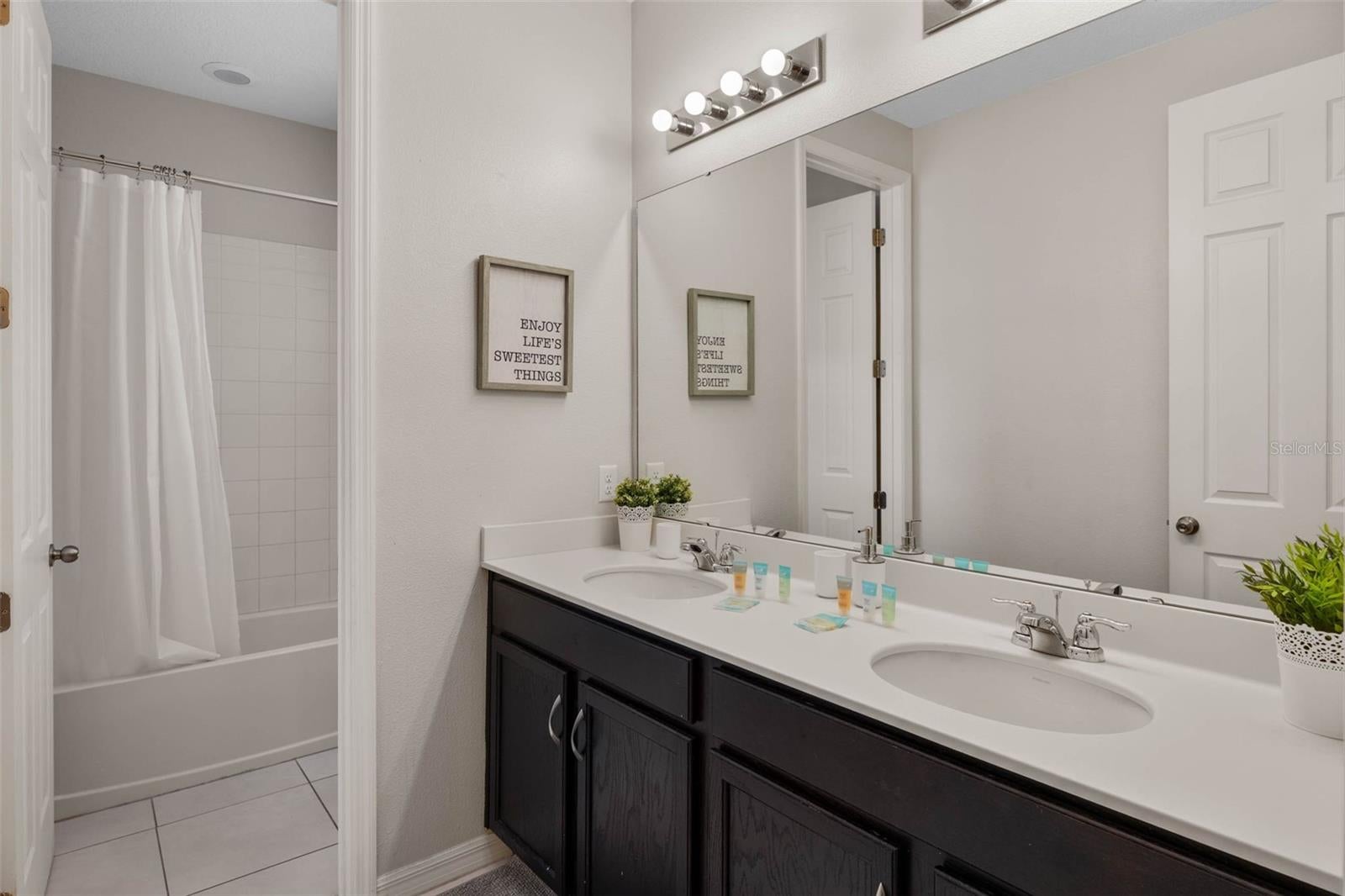KISSIMMEE, Florida, 34747, United States, 7 Bedrooms Bedrooms, ,6 BathroomsBathrooms,Residential,For Sale,1938279