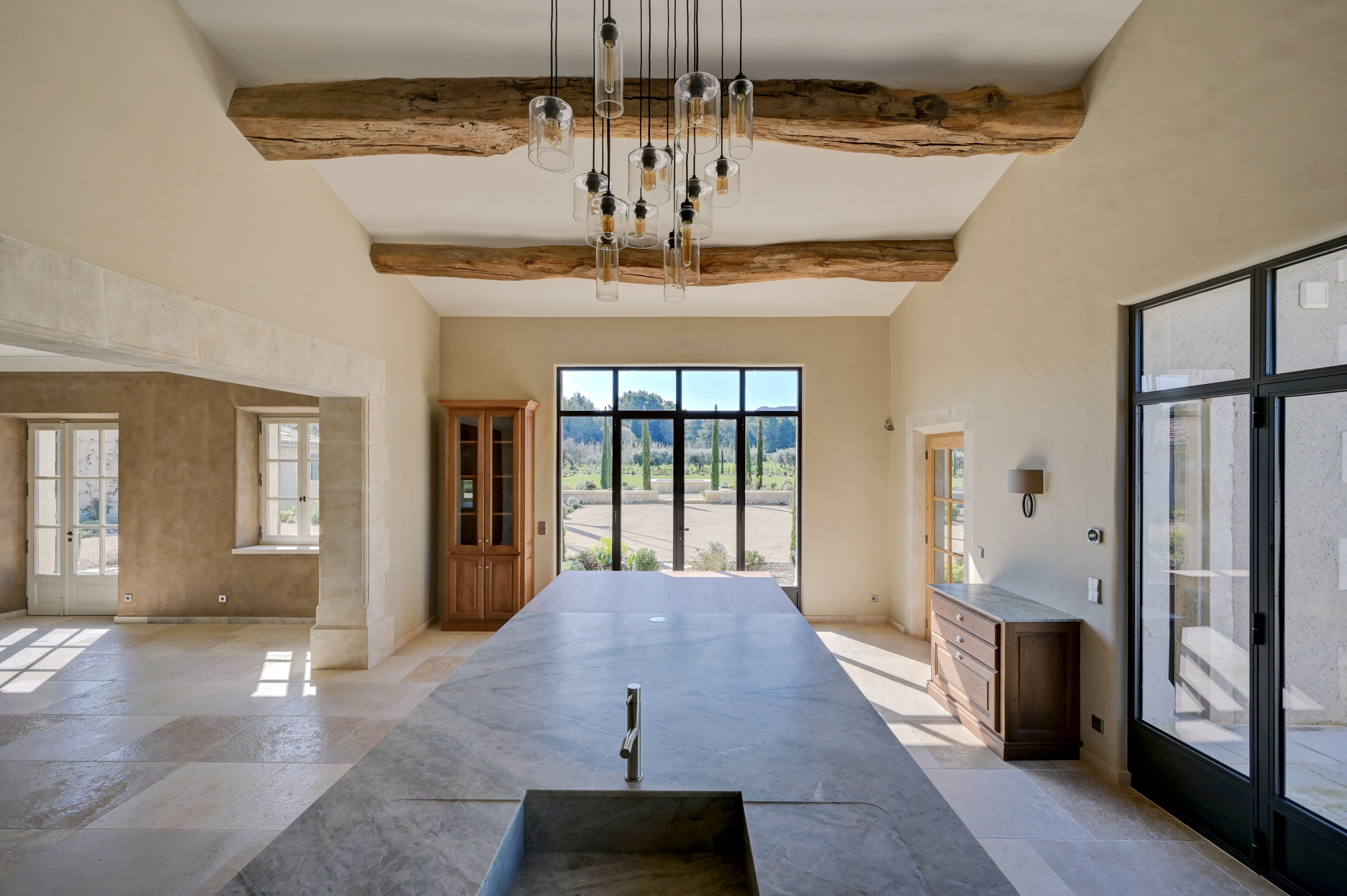  Renovated stone farmhouse with stunning views of the Alpilles, tennis court and… - 物件實景