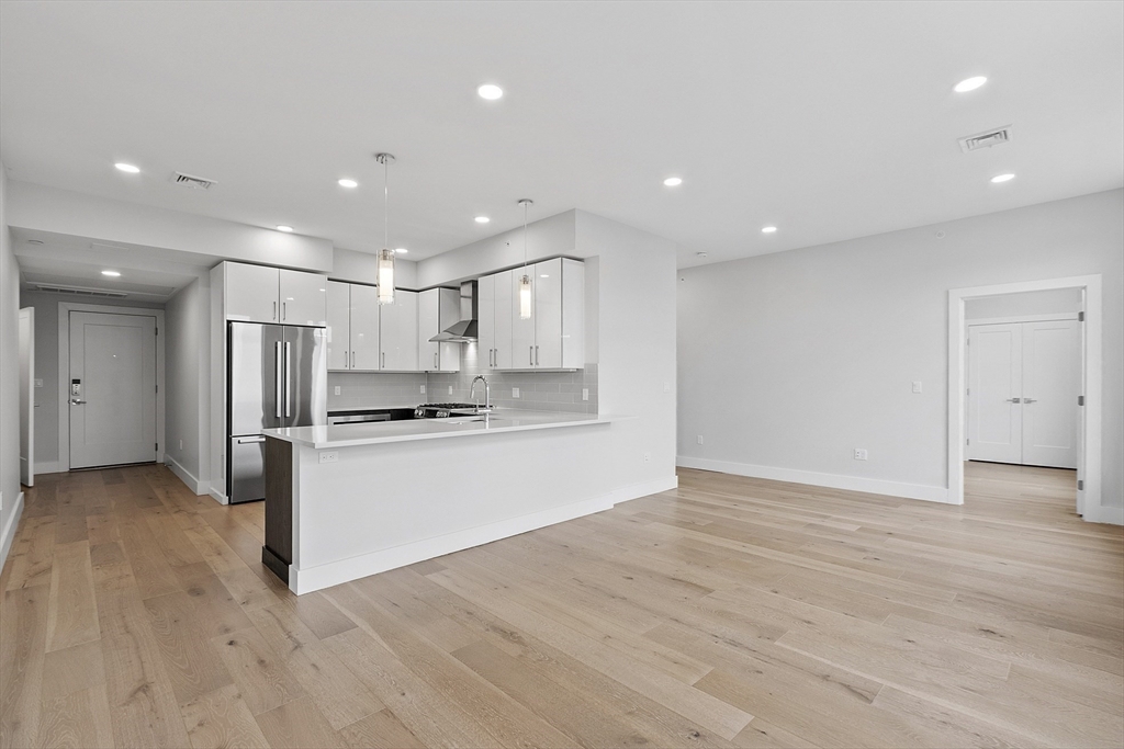 Somerville, Massachusetts, 02143, United States, 2 Bedrooms Bedrooms, ,2 BathroomsBathrooms,Residential,For Sale,1737786