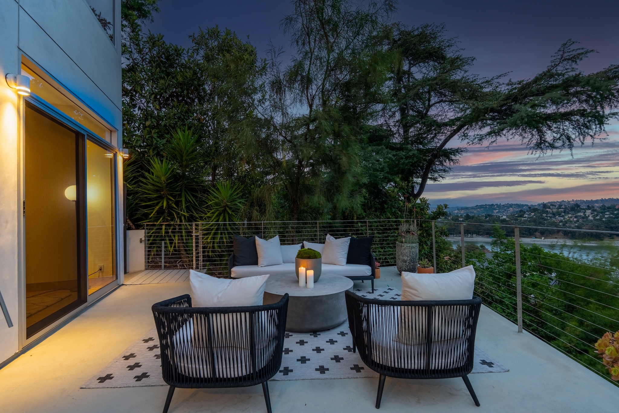  2129 Redcliff St - 物件實景
