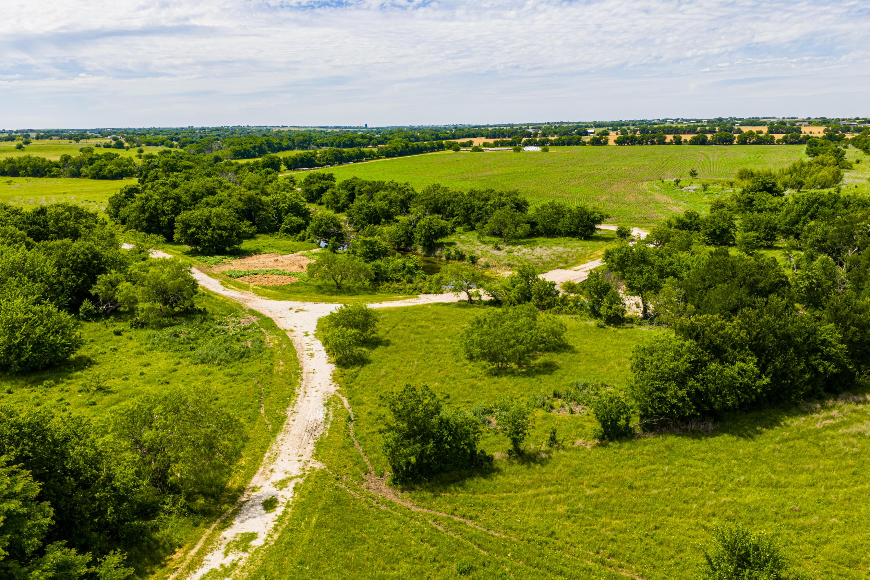  667 Acre Development Property With Two Miles Of Highway Frontage - 物件實景