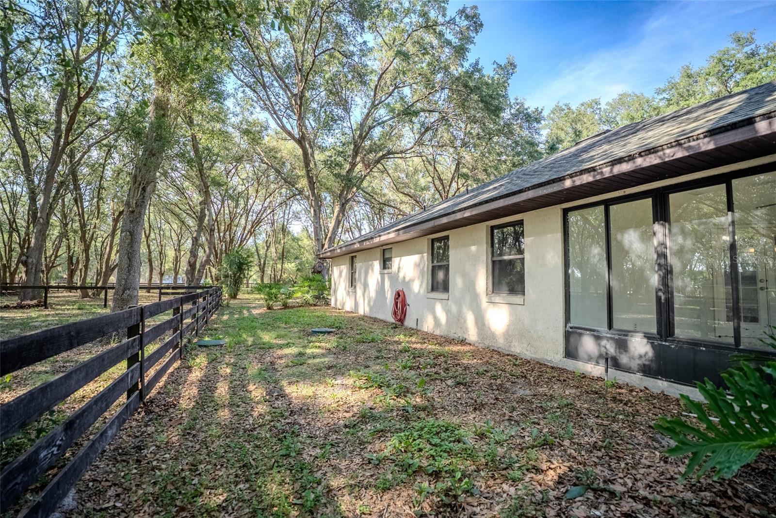 LADY LAKE, Florida, 32159, United States, 5 Bedrooms Bedrooms, ,3 BathroomsBathrooms,Residential,For Sale,1850305