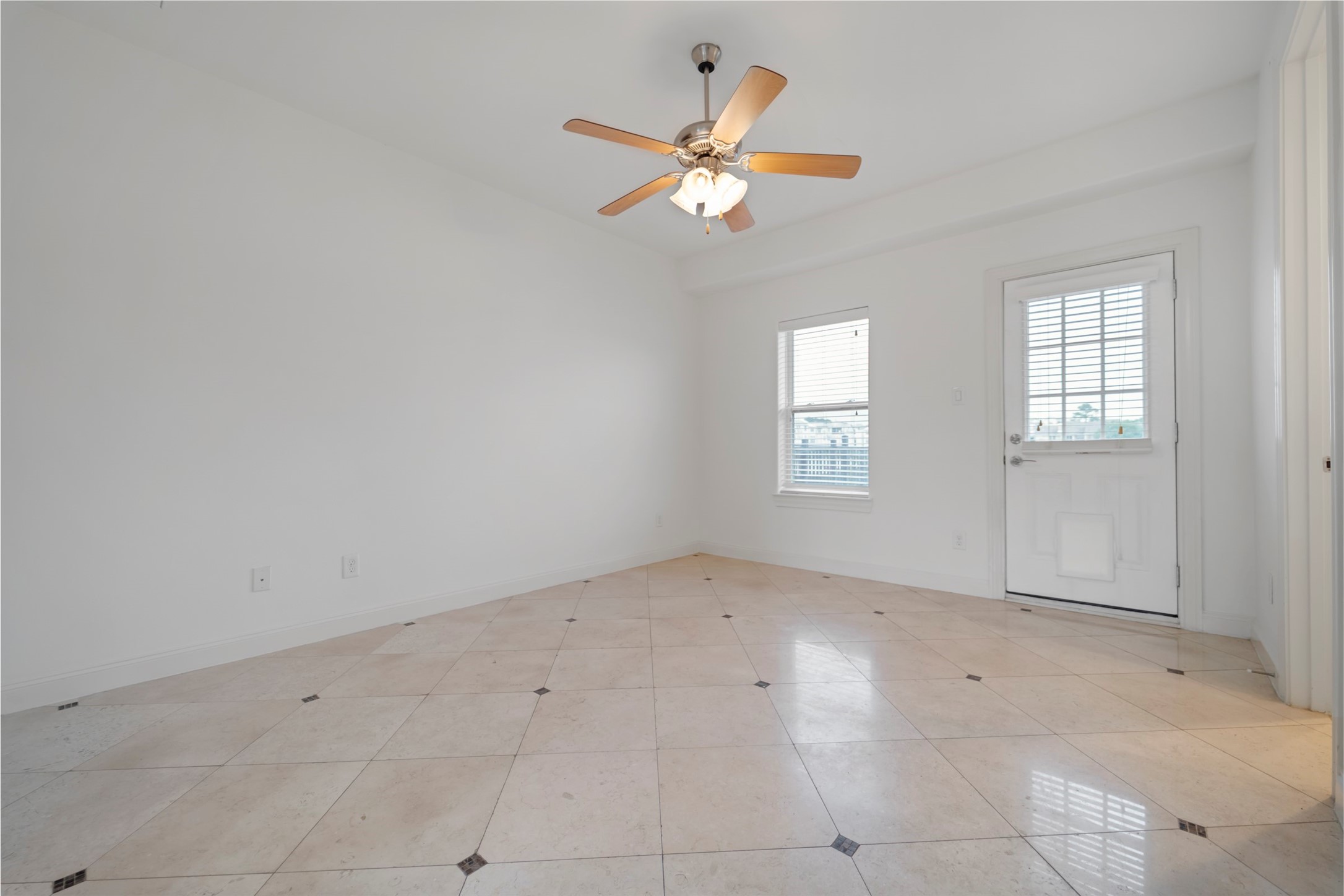 Houston, Texas, 77080, United States, 3 Bedrooms Bedrooms, ,5 BathroomsBathrooms,Residential,For Sale,1939348