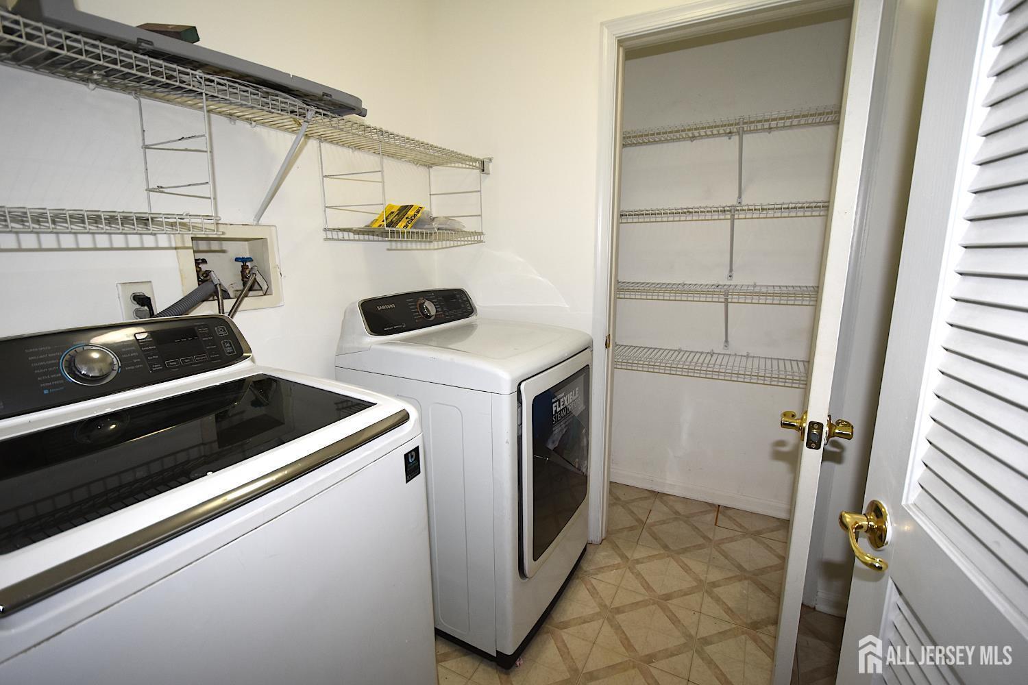 North Brunswick, New Jersey, 08902, United States, 3 Bedrooms Bedrooms, ,3 BathroomsBathrooms,Residential,For Sale,1992590