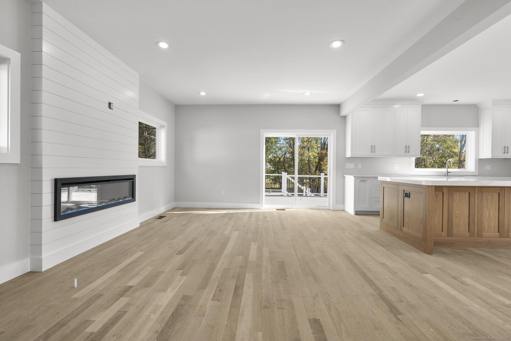 Milford, Connecticut, 06460, United States, 4 Bedrooms Bedrooms, ,4 BathroomsBathrooms,Residential,For Sale,1987652