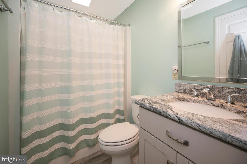 Hague, Virginia, 22469, United States, 4 Bedrooms Bedrooms, ,3 BathroomsBathrooms,Residential,For Sale,1944720