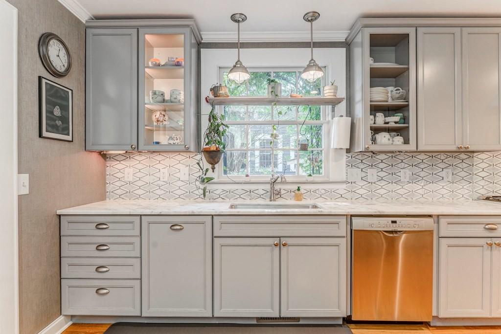 DALTON, Georgia, 30720, United States, 3 Bedrooms Bedrooms, ,4 BathroomsBathrooms,Residential,For Sale,1966909