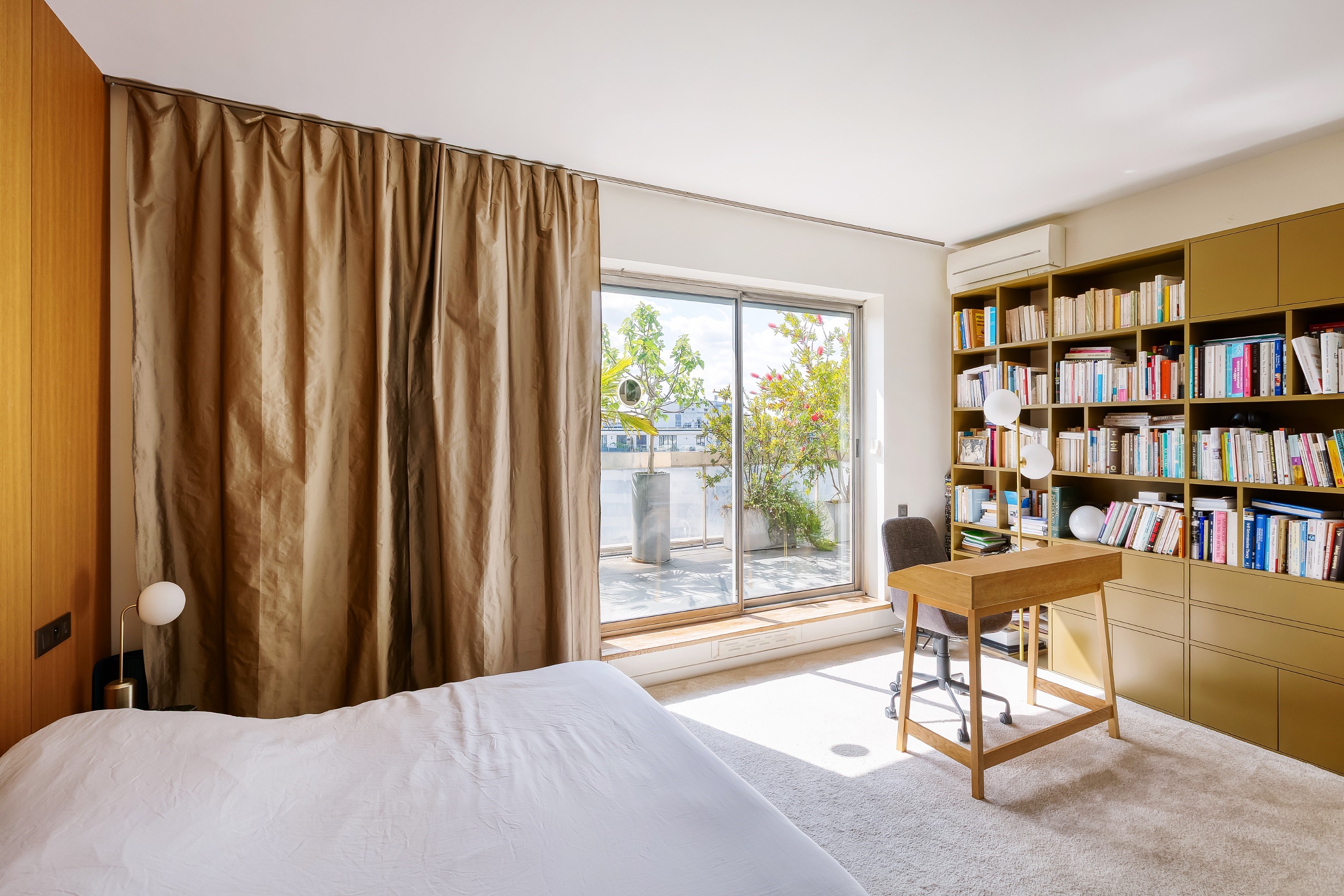  FOR SALE - Top-floor 