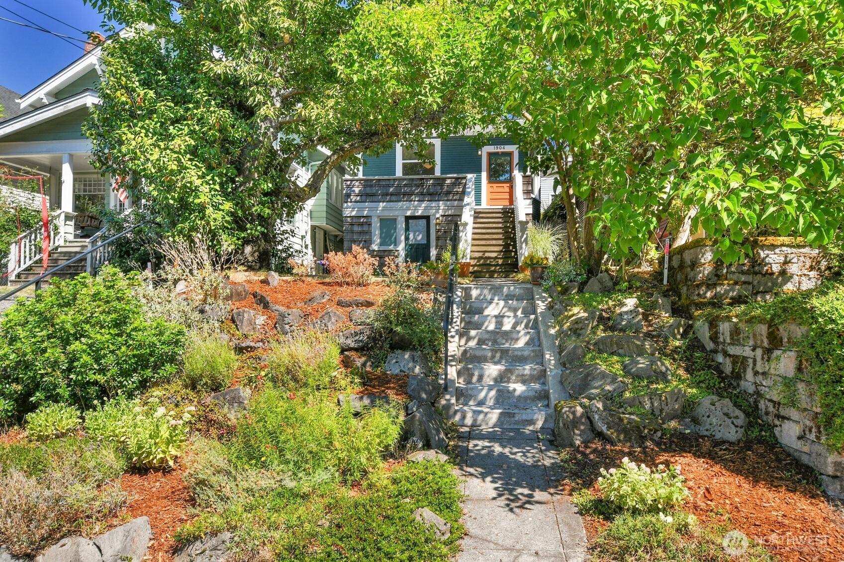 SEATTLE, Washington, 98119, United States, 2 Bedrooms Bedrooms, ,1 BathroomBathrooms,Residential,For Sale,1907615
