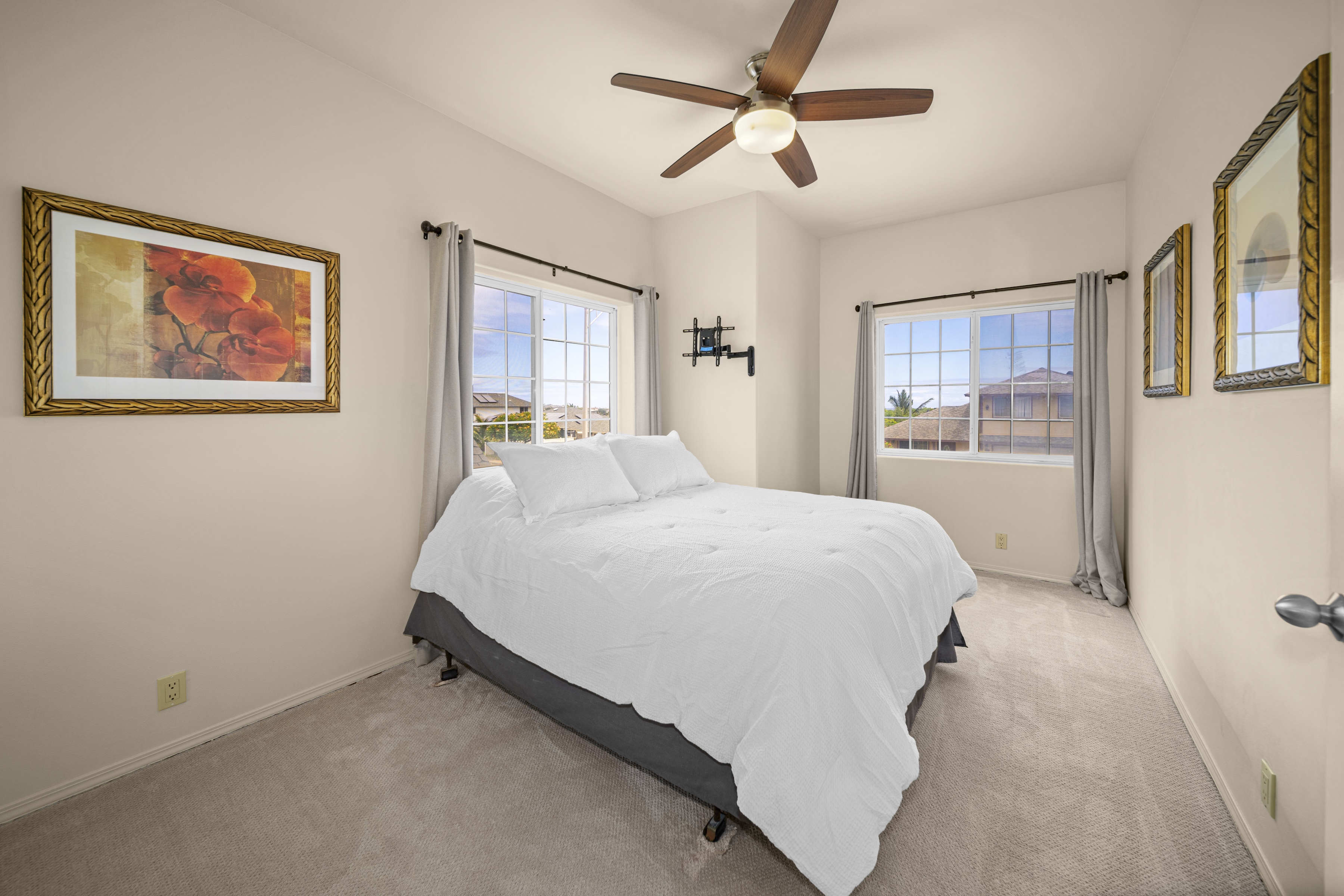  Pride of ownership explains this 4 bedroom 2.5 bath home & backyard - 物件實景