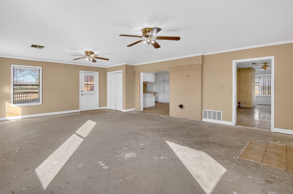 Weatherford, Texas, 76087, United States, 3 Bedrooms Bedrooms, ,2 BathroomsBathrooms,Residential,For Sale,2005416