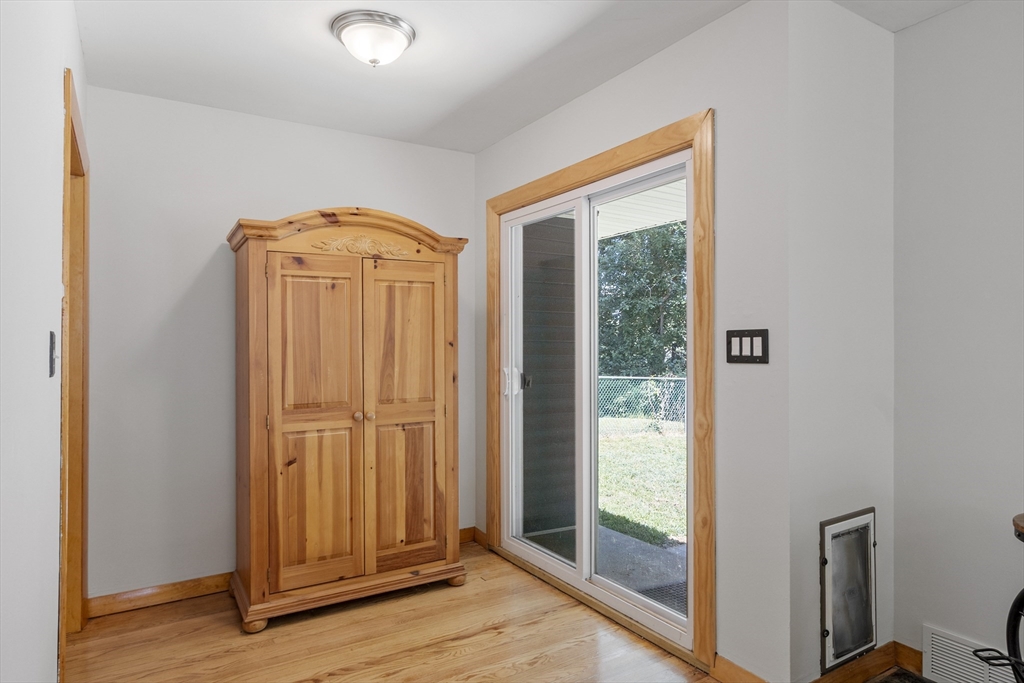 Framingham, Massachusetts, 01701, United States, 4 Bedrooms Bedrooms, ,3 BathroomsBathrooms,Residential,For Sale,1939196