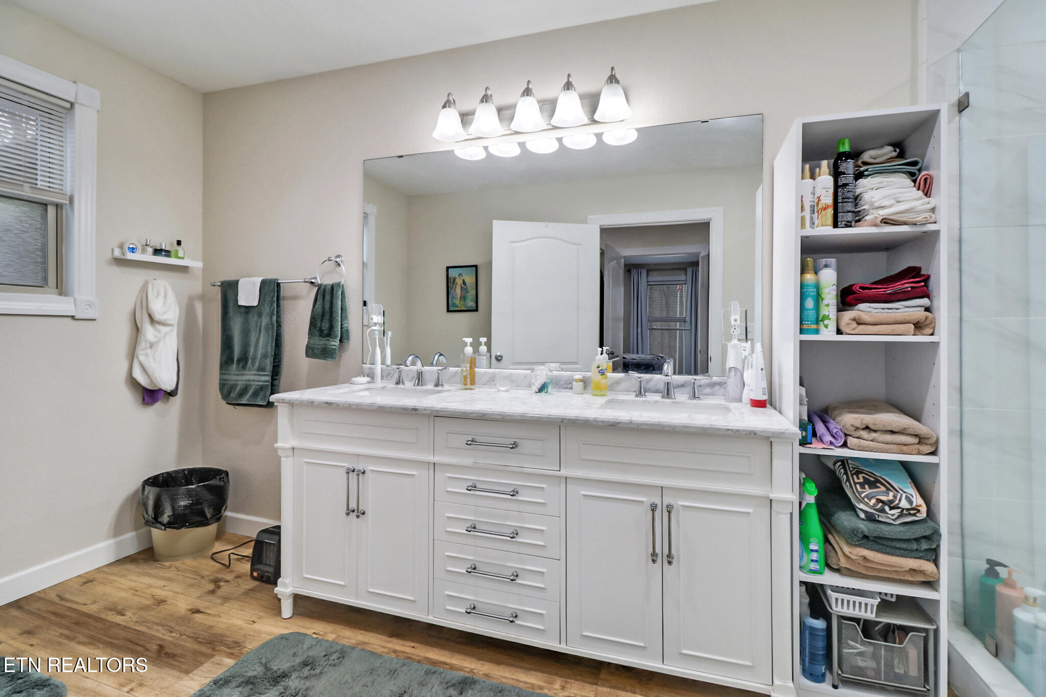 Jamestown, Tennessee, 38556, United States, 4 Bedrooms Bedrooms, ,3 BathroomsBathrooms,Residential,For Sale,2017691